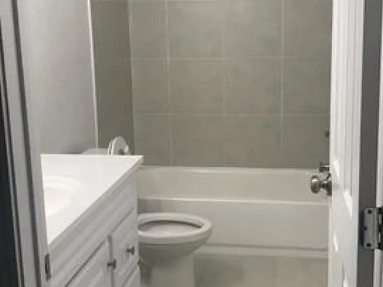 11 Oak Plz — Photo 8