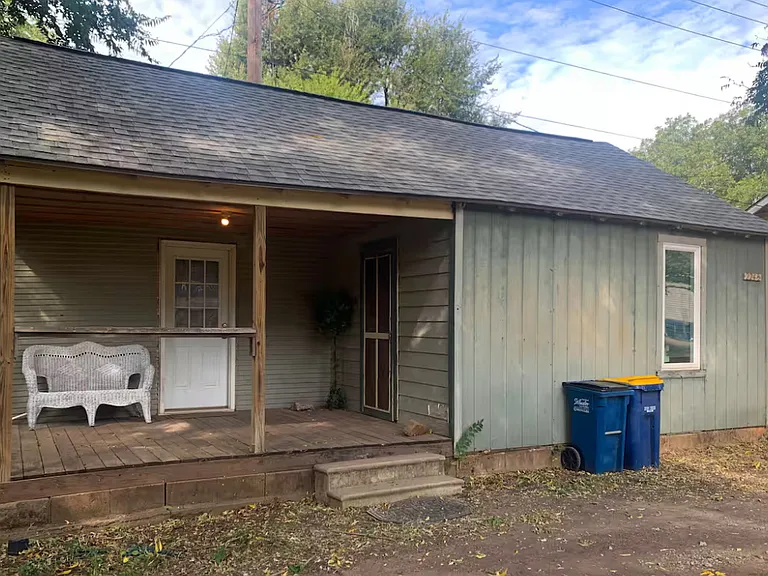 224 1/2 S Lowry St — Photo 2