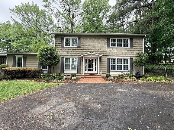 3rd image of 261 Lackey Ln