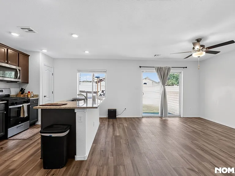 985 Berman St — Photo 12