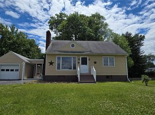 6 Cedar Ln, New Windsor, NY 12553