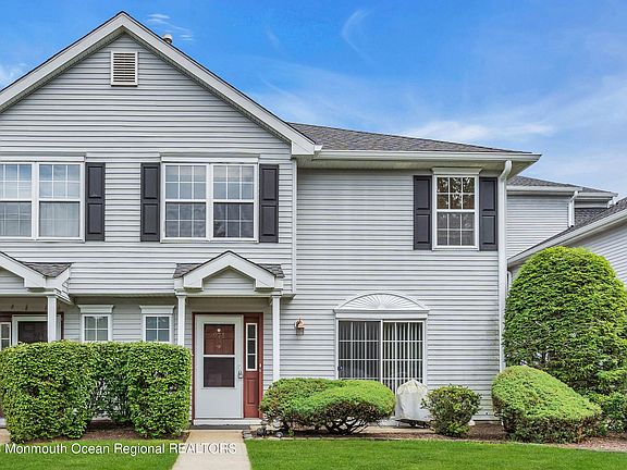 3rd image of 971 Lily Ct