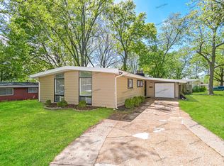 890 Saint Anthony Ln, Florissant, MO 63033