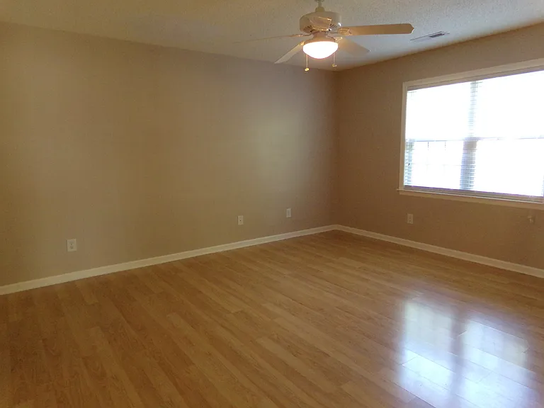 409 Nordhoff St — Photo 7