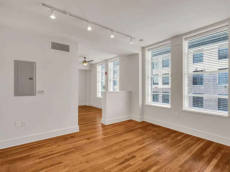 The Howard Luxury Apartments — Photo 47