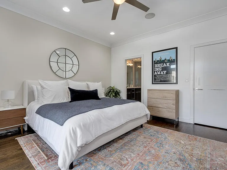 1424 W Walton St #2 — Photo 15