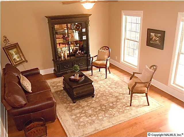 1st image of 114 Grove Park Ln