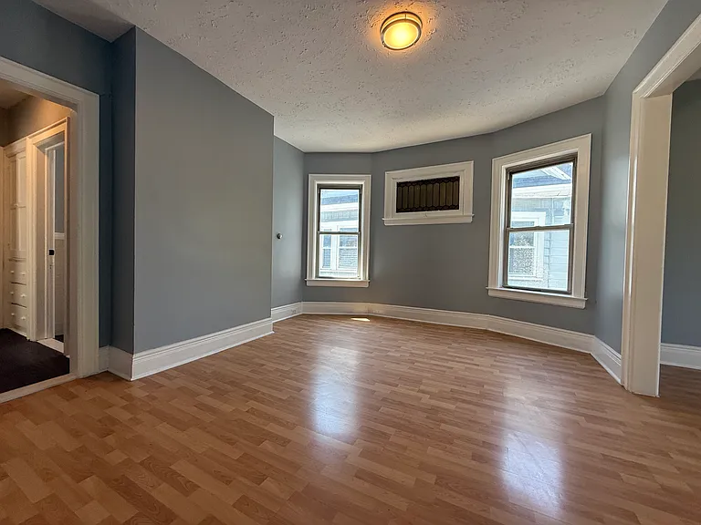 Dinning room with 2 windows