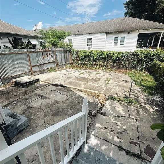 1733 Touro St — Photo 10