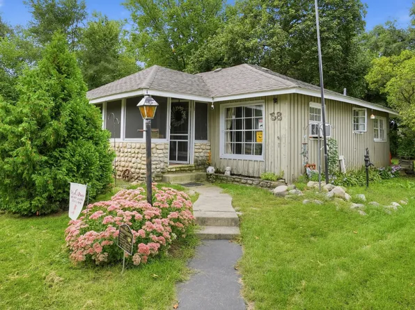 58 Woodbine Dr, Crystal Lake, IL 60014