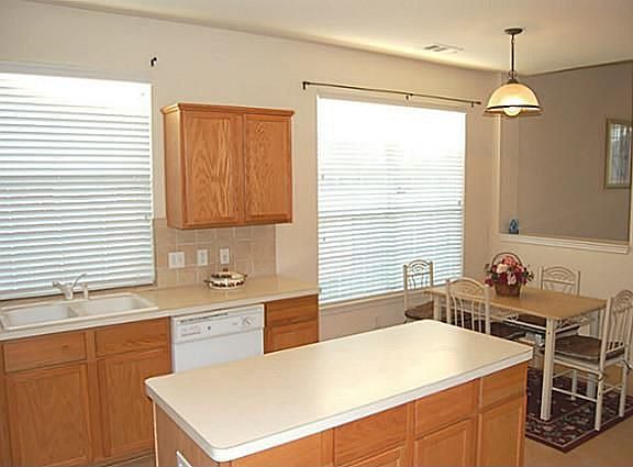 4th image of 3173 Fox Hollow Dr