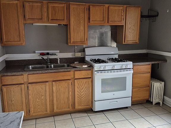 4th image of 128 Market St APT 5