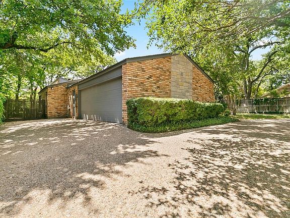 3rd image of 3712 W Green Oaks Blvd