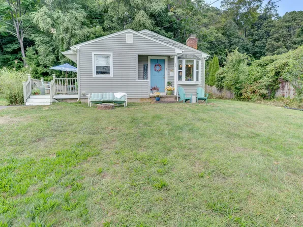 20 Palmer Woods Circle, Branford, CT 06405