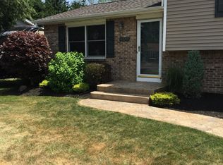 6233 Versailles Rd, Lake View, NY 14085