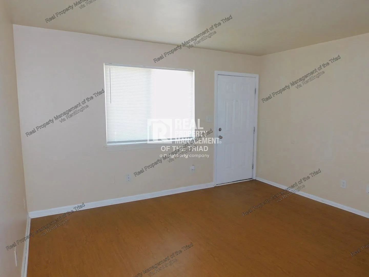 2 bed, 1.0 bath, 800 sqft, $799 — Photo 2