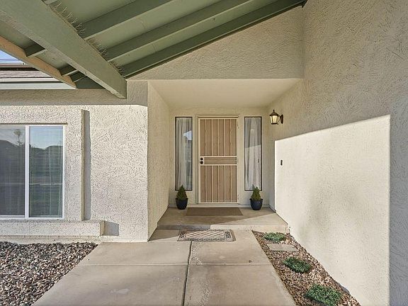 3rd image of 7926 W Dahlia Dr