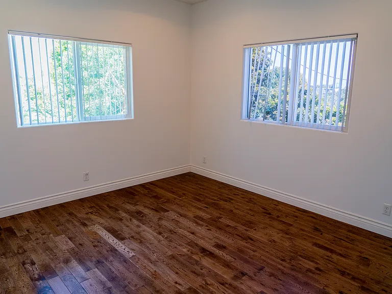 529 S Bandini St — Photo 13