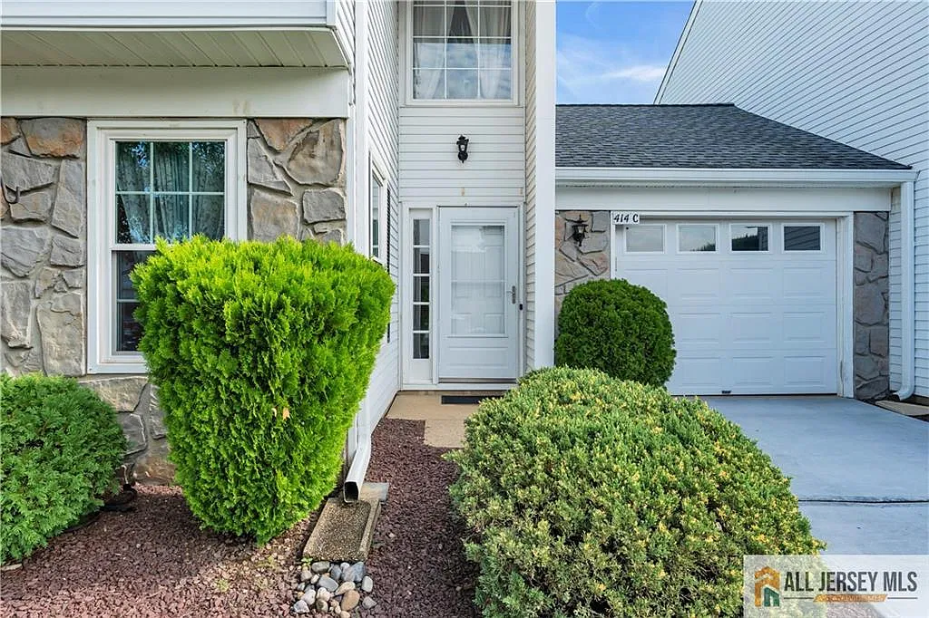 2 bed, 1.5 bath, 1490 sqft, $2,850 — Photo 3
