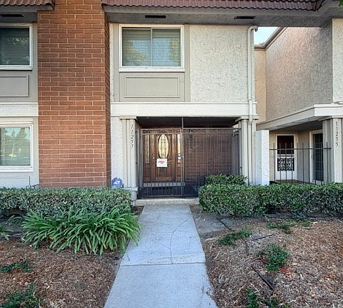 2nd image of 11257 Knott Ave