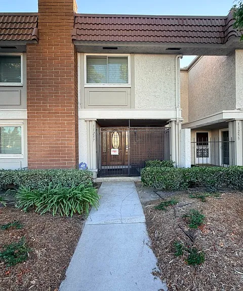 11257 Knott Ave — Photo 1