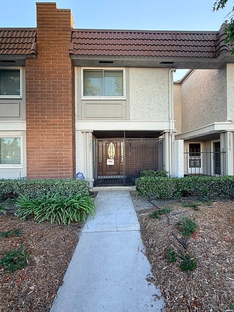 1st image of 11257 Knott Ave