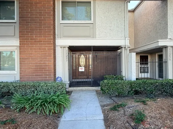 11257 Knott Ave, Cypress, CA 90630