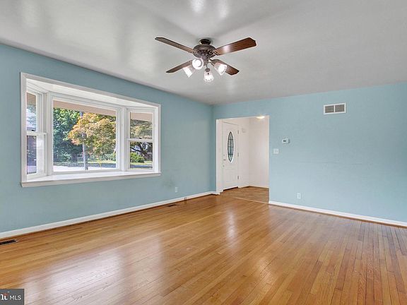 5th image of 4120 Hillcrest Ave
