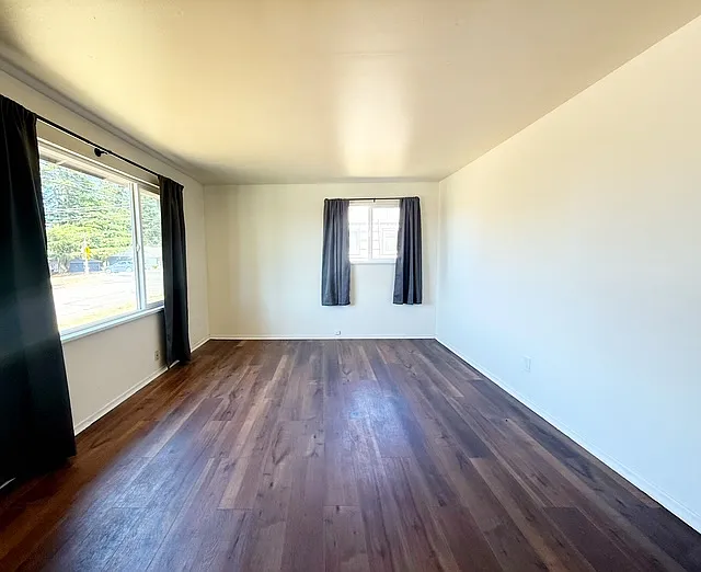3328 Halverson Ave — Photo 4