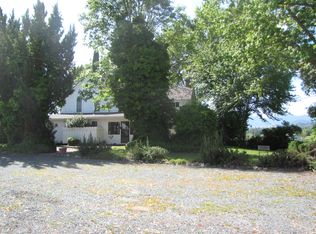 221 Lathrop Ln, Grants Pass, OR 97526