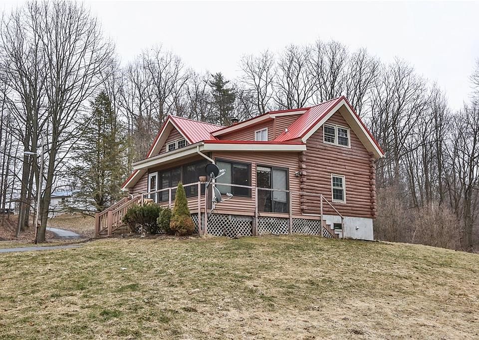 Welcome to 696 Smith Road, Clyde, NY.