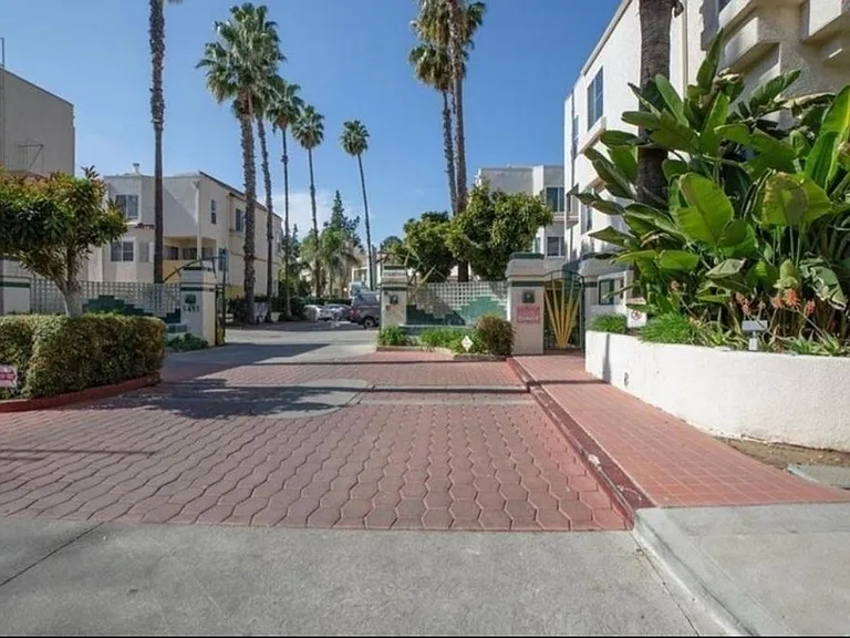 5455 Sylmar Ave #205 — Photo 31