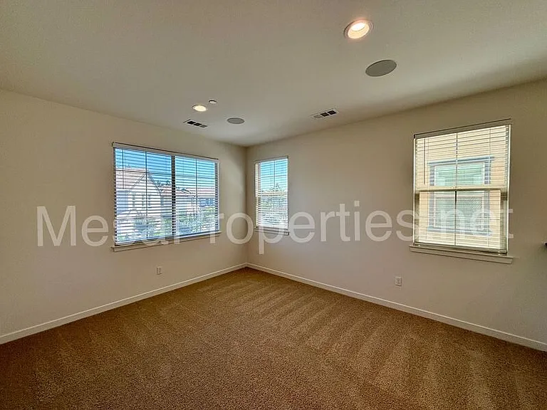 998 Rodeo Rd — Photo 9