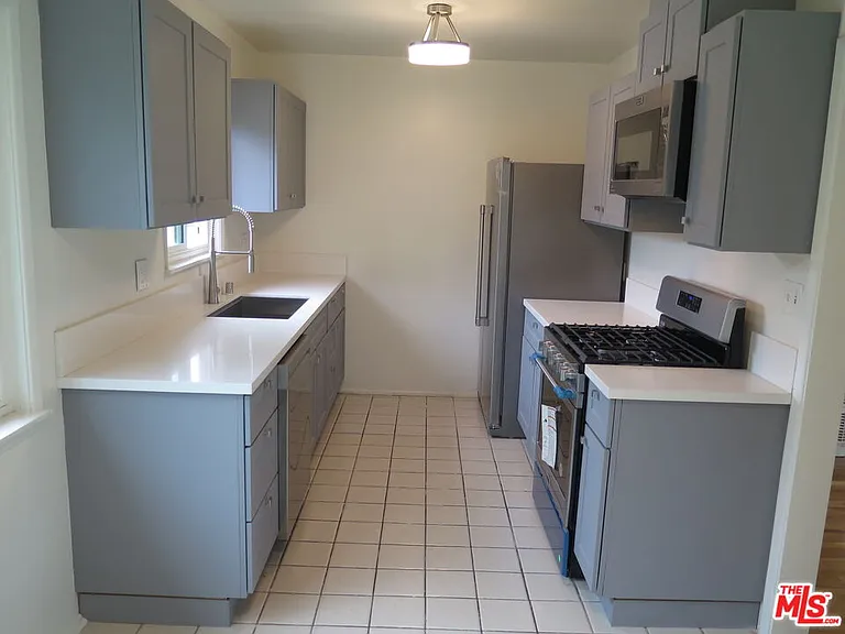 2221 Ocean Park Blvd #5 — Photo 7