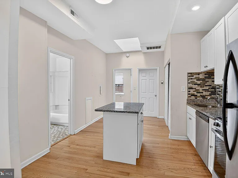 1648 Park Rd NW #6 — Photo 1