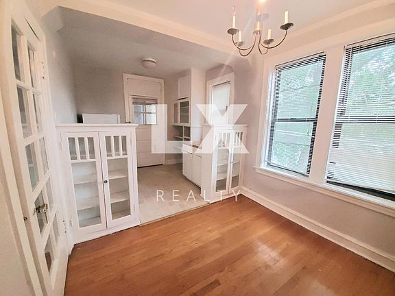 4th image of 3150 W Belle Plaine Ave APT 3N