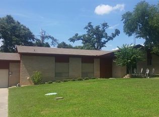 104 Kiowa Dr S, Lake Kiowa, TX 76240