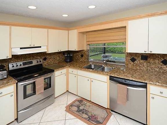 4th image of 8195 NW 12th St
