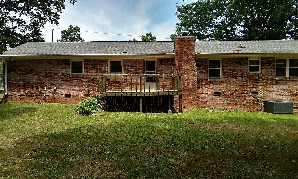 2nd image of 407 Timberlane Rd