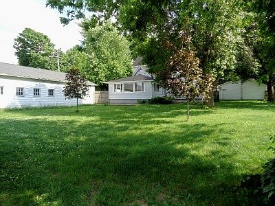 3rd image of 130 E Elm St