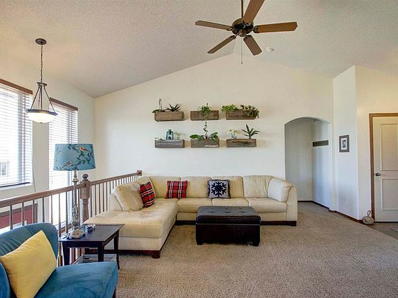 4th image of 2409 N Woodridge Cir
