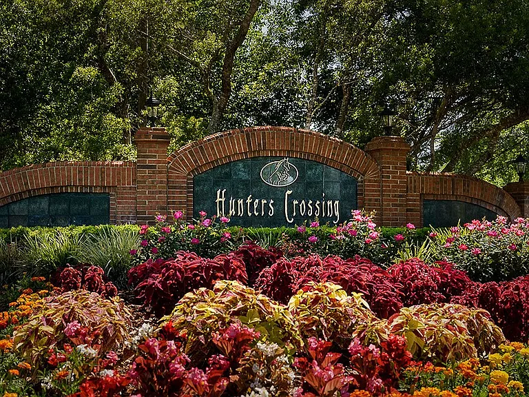 Hunters Crossing — Photo 17