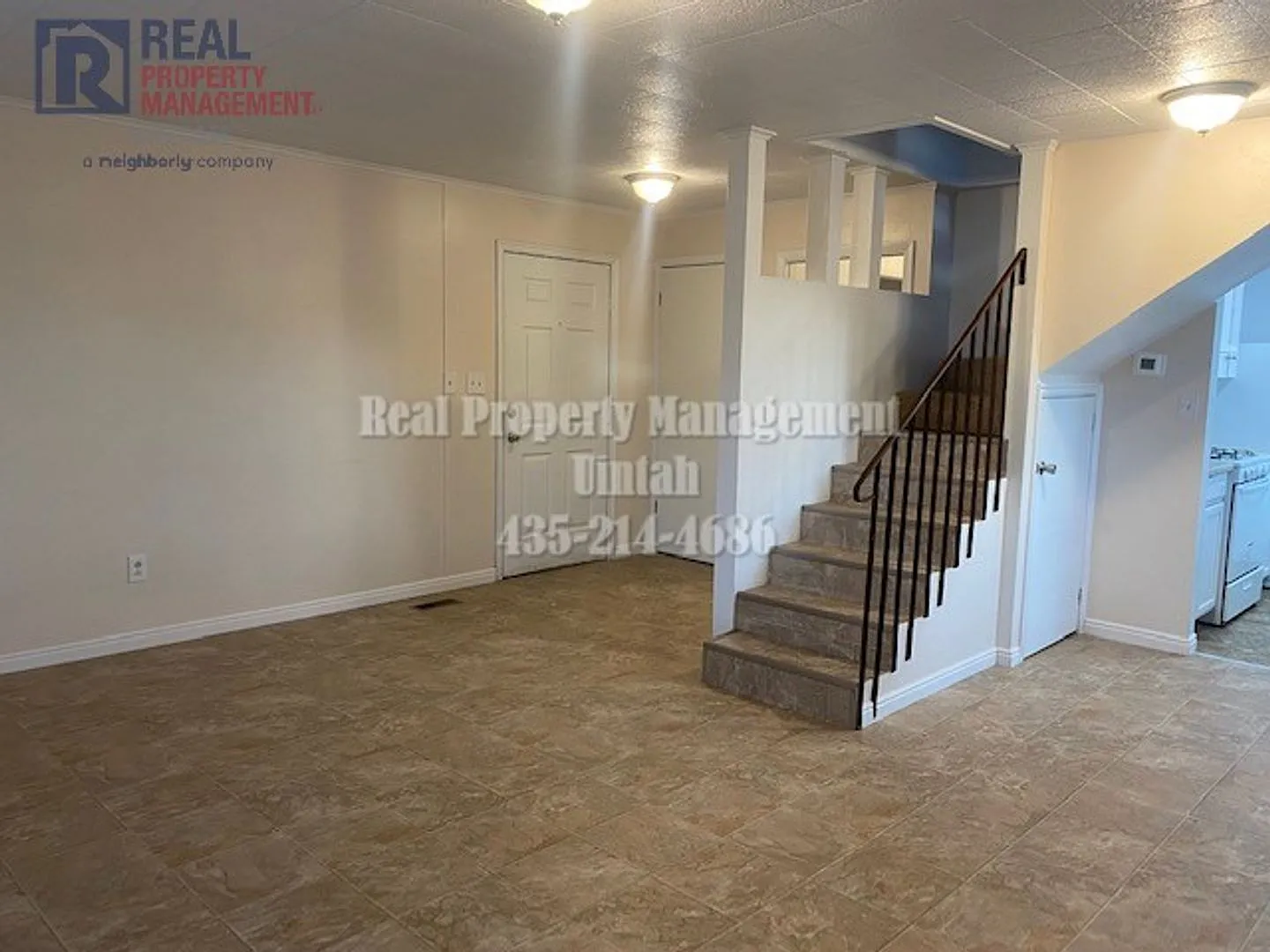 Cute 3 Bedroom 1 Bathroom Apartment — Photo 3