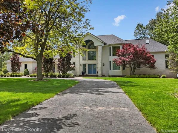 532 Shrewsbury Dr, Clarkston, MI 48348