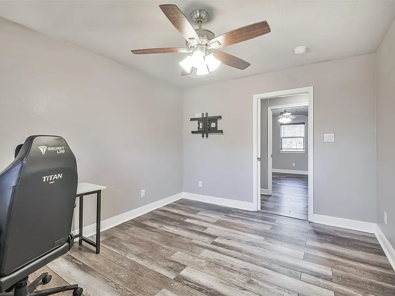 24237 Creekwood Dr — Photo 27