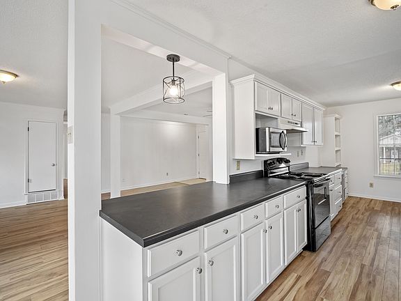 5th image of 2762 Satellite St