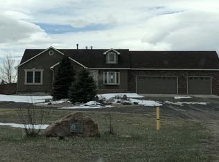 8817 Chinook Dr, Cheyenne, WY 82009