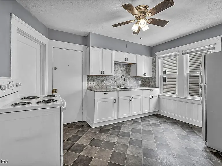 1617 Winchester Ave — Photo 4