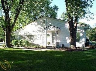 28360 Kendallwood Dr, Farmington Hills, MI 48334