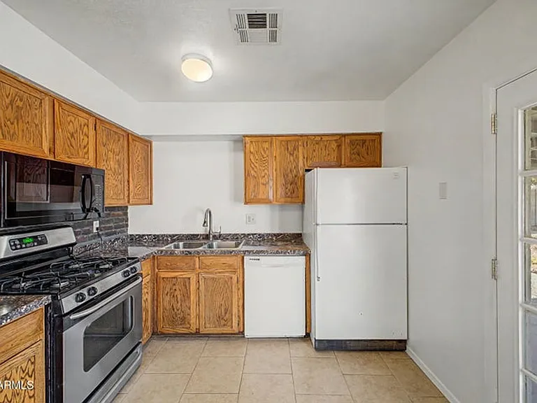 1508 W Rockwood Dr — Photo 6